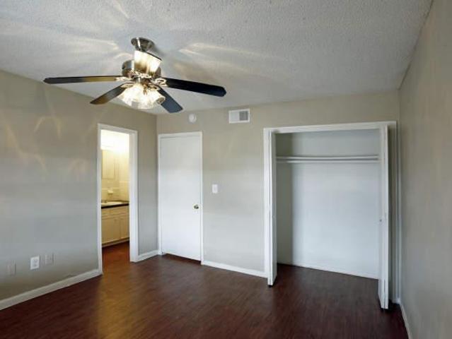 1 bedroom, Webster TX 77598 105223080