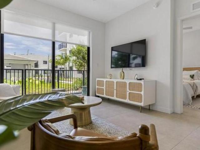 1 bedroom, West Palm Beach FL 33401 105408192