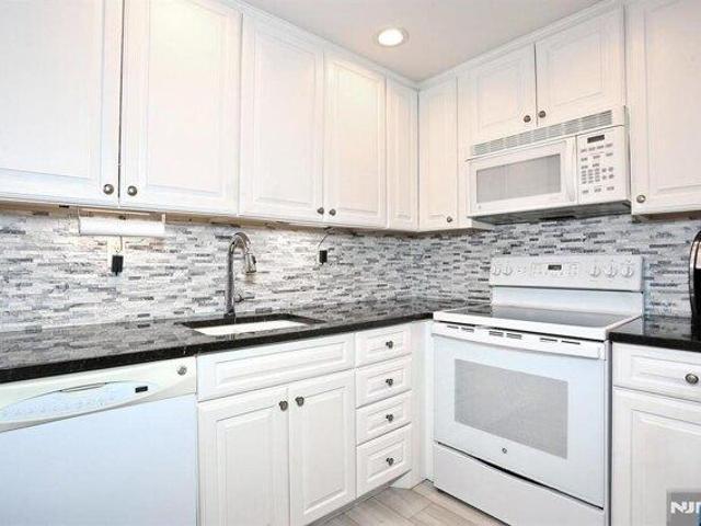 1 bedroom, Westwood NJ 07675 105233565