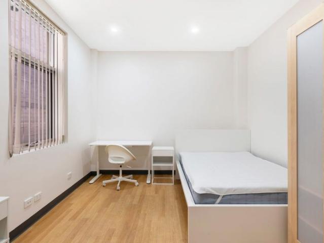1 Bedroom with Common Kitchen & Bathroom Facilities. Would suit a University Student, Overseas Student or City Worker. Rooms $275 $320 per week