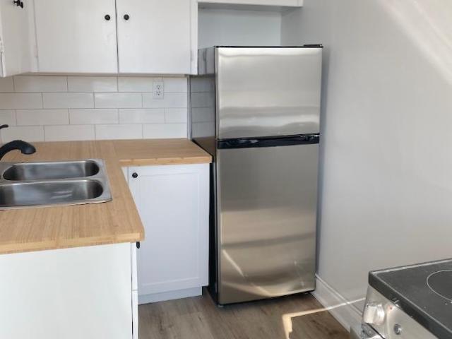 1 bedroom, Windsor ON N8X 1C8 LS105483095