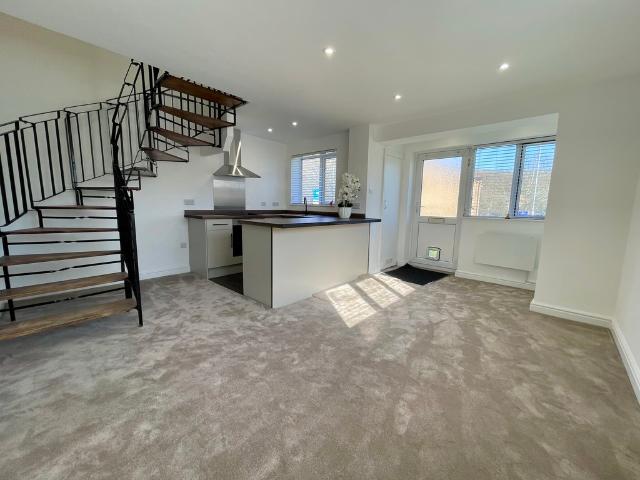 1 bedroom town house to let