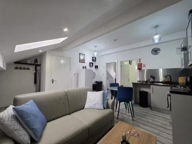 1 bedroom town house for rent in F, a Walmersley Road, Walmers.