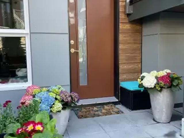 1 Bedroom Townhouse North Vancouver BC 103594424