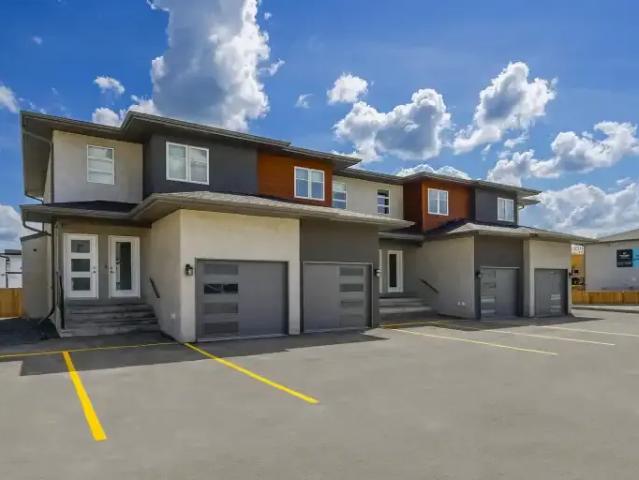 1 Bedroom Townhouse Blumenort MB 105337271