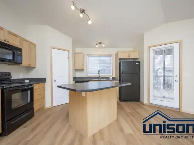 1 Bedroom Townhouse Calgary AB 104864070