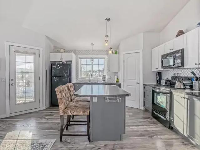 1 Bedroom Townhouse Calgary AB 104957444