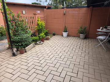 1 Bedroom Townhouse For Sale in Manors