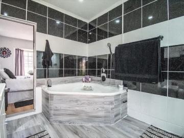 Townhouse for sale in Norkem Park - Swimming pool
