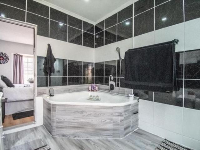 1 Bedroom Townhouse For Sale in Norkem Park