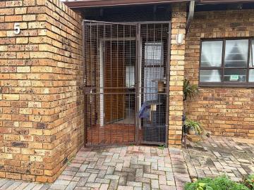 1 Bedroom Townhouse For Sale in Ontdekkerspark