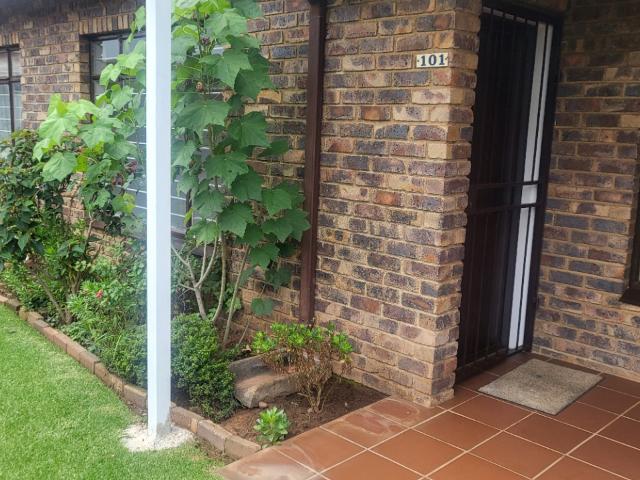 1 Bedroom Townhouse For Sale in Ontdekkerspark