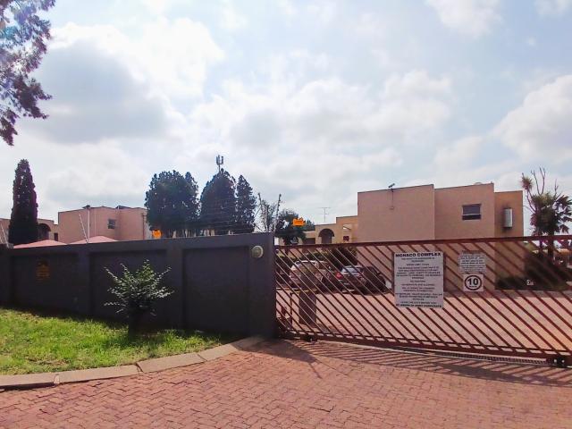 1 Bedroom Townhouse For Sale in Brackendowns