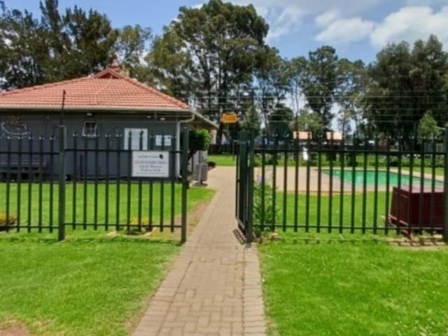 1 Bedroom Townhouse For Sale in Comet