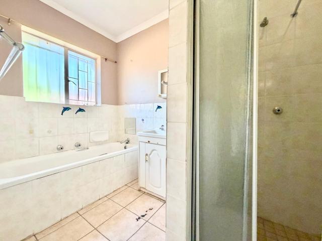 1 Bedroom Townhouse For Sale in Die Hoewes