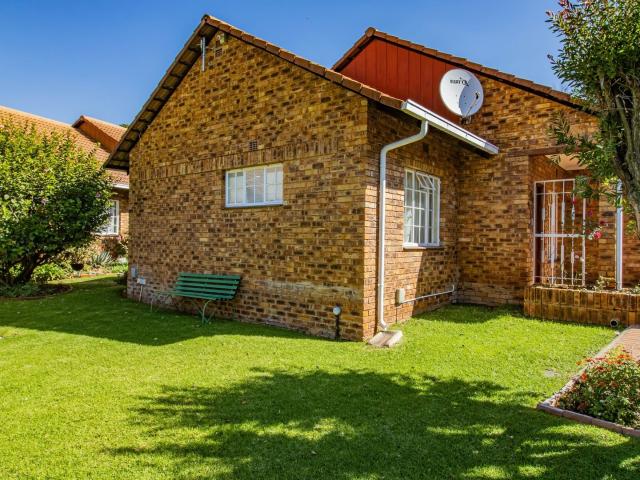 1 Bedroom Townhouse For Sale in Fairland