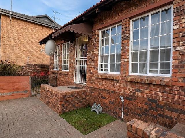 1 Bedroom Townhouse For Sale in Pentagon Park
