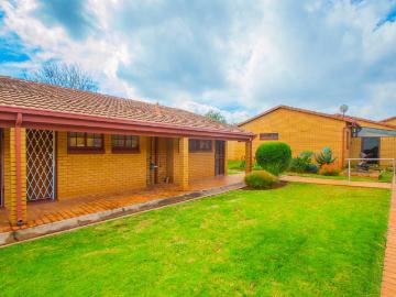 1 Bedroom Townhouse For Sale in Wilro Park
