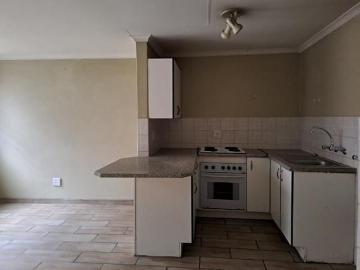 1 Bedroom Townhouse in Helderkruin