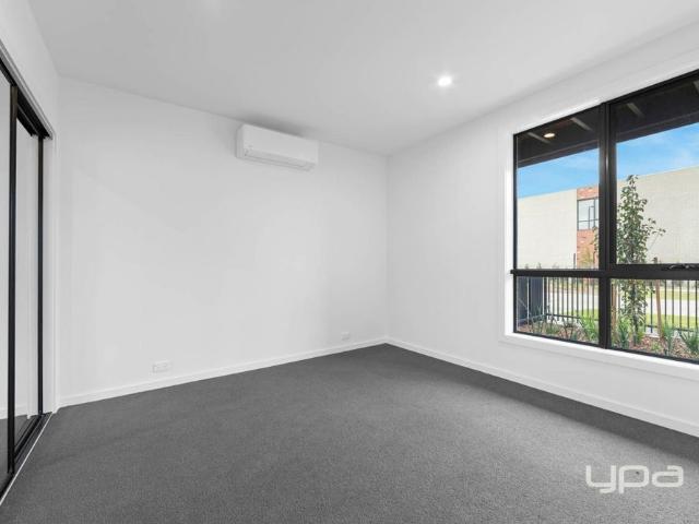 1 Bedroom Townhouse in Prime Sunshine North Location
