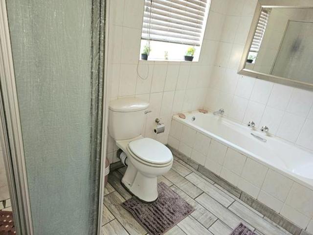 1 Bedroom Townhouse in Roodekrans