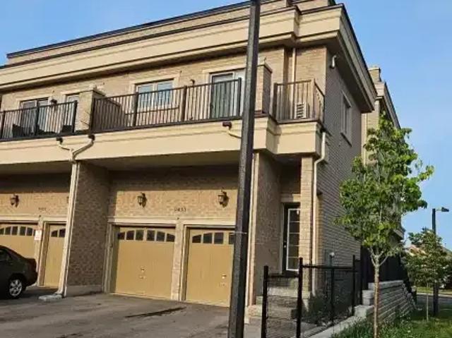 1 Bedroom Townhouse Richmond Hill ON LS105004853