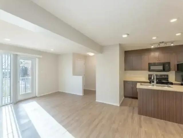1 Bedroom Townhouse Strathmore AB 106147895