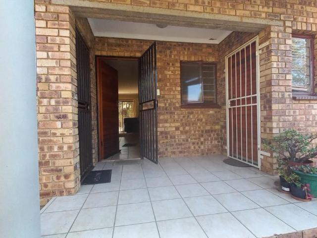 1 Bedroom townhouse sectional rented in Wilgeheuwel, Roodepoort