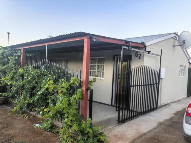 1 Bedroom Townhouse to Rent in Roodepan