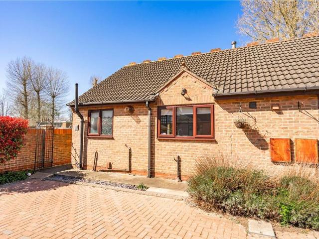 1 bedroom terraced bungalow for sale