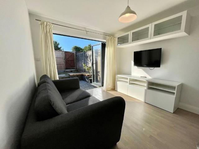1 bedroom terraced bungalow to rent