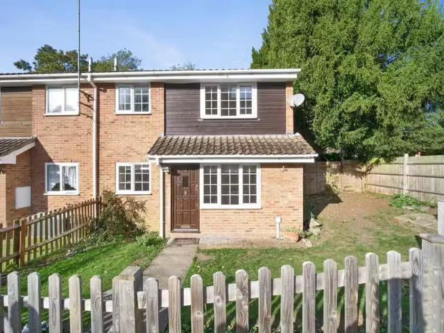 1 bedroom terraced house for rent in Copper Beech Close, Orpin.