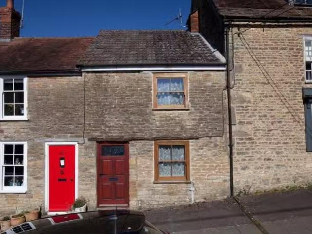 1 bedroom terraced house for rent in Mill Street, Wincanton. BA9
