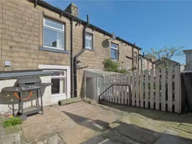 1 bedroom terraced house for rent in Philip Street, Barnoldswi.