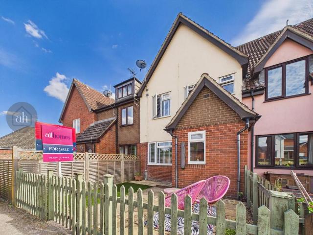 2 bedroom terraced house for sale