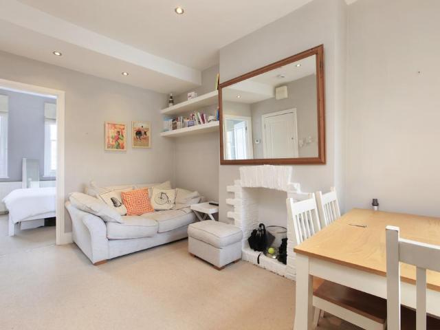 1 bedroom terraced house for sale