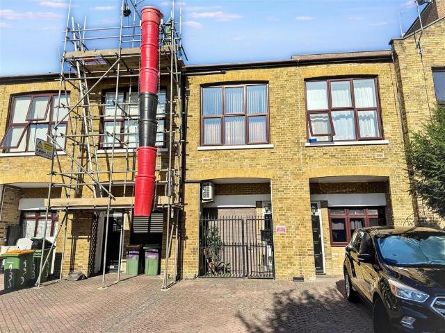 1 bedroom terraced house for sale