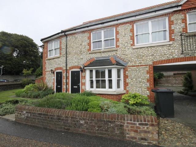 1 bedroom Terraced House in Chichester 1 bed terraced house to rent £1,135 pcm £262 pw