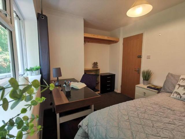 1 bedroom Terraced House To Let