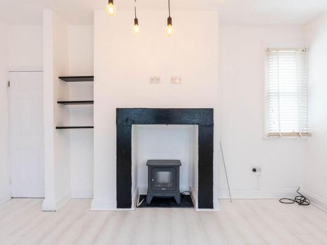 1 bedroom terraced house to rent