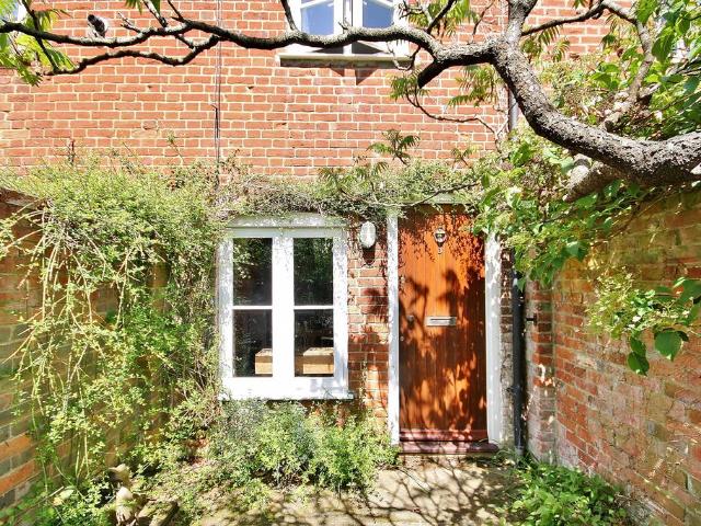 1 bedroom terraced house to rent