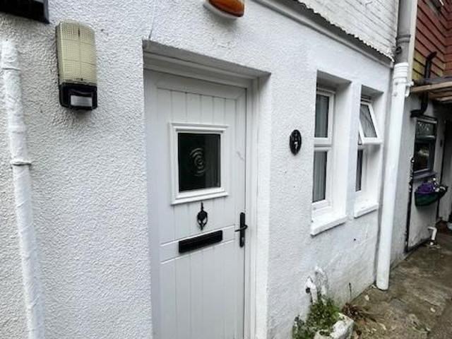 2 bedroom terraced house to rent