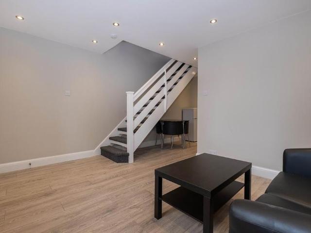 1 bedroom terraced house to rent
