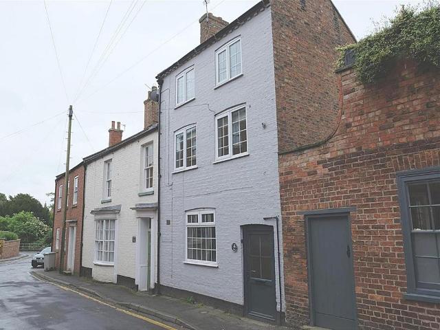 1 bedroom terraced house to rent