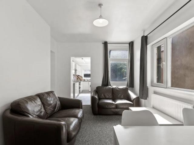 4 bedroom terraced house to rent