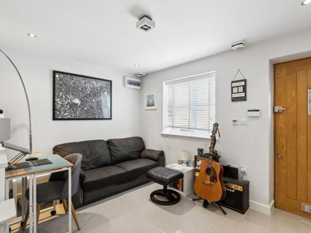 1 bedroom terraced house to rent