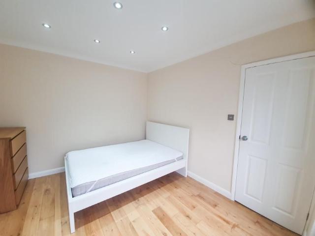 1 bedroom terraced to rent Kings Chase, Brentwood, Essex, CM14