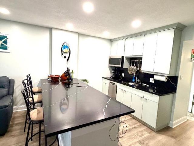 1 bedroom, Treasure Island FL 33706 106215352