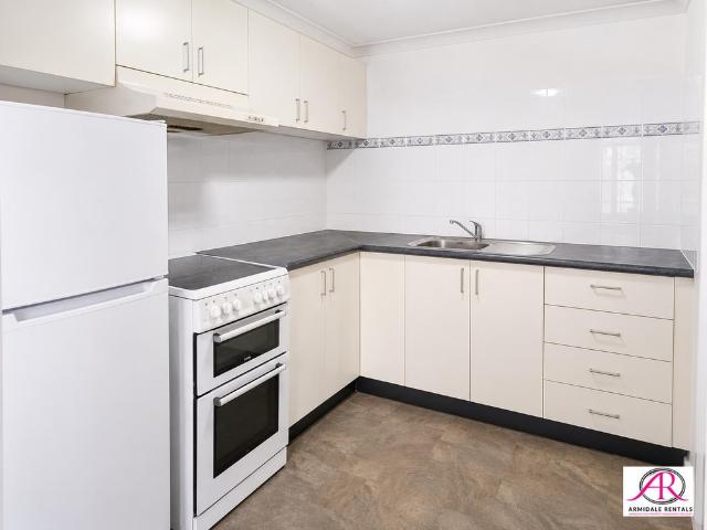 1 bedroom unit walk to town