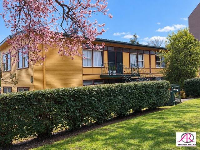 1 bedroom unit walk to town